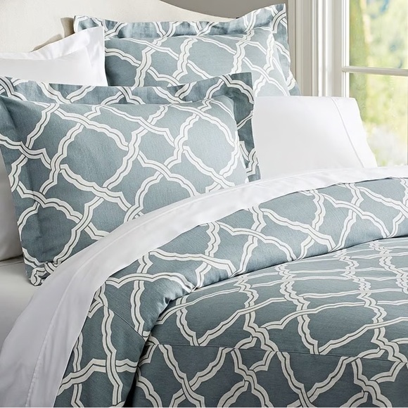 Pottery Barn Queen Duvet Set - Picture 1 of 2